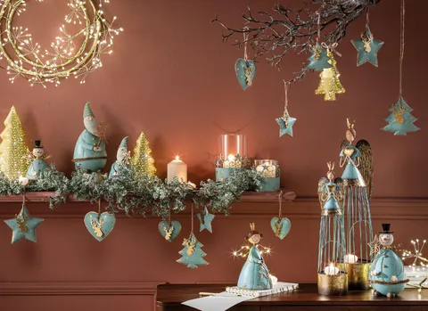 Tra i rami, l’eleganza: palline di Natale particolari  per l'albero