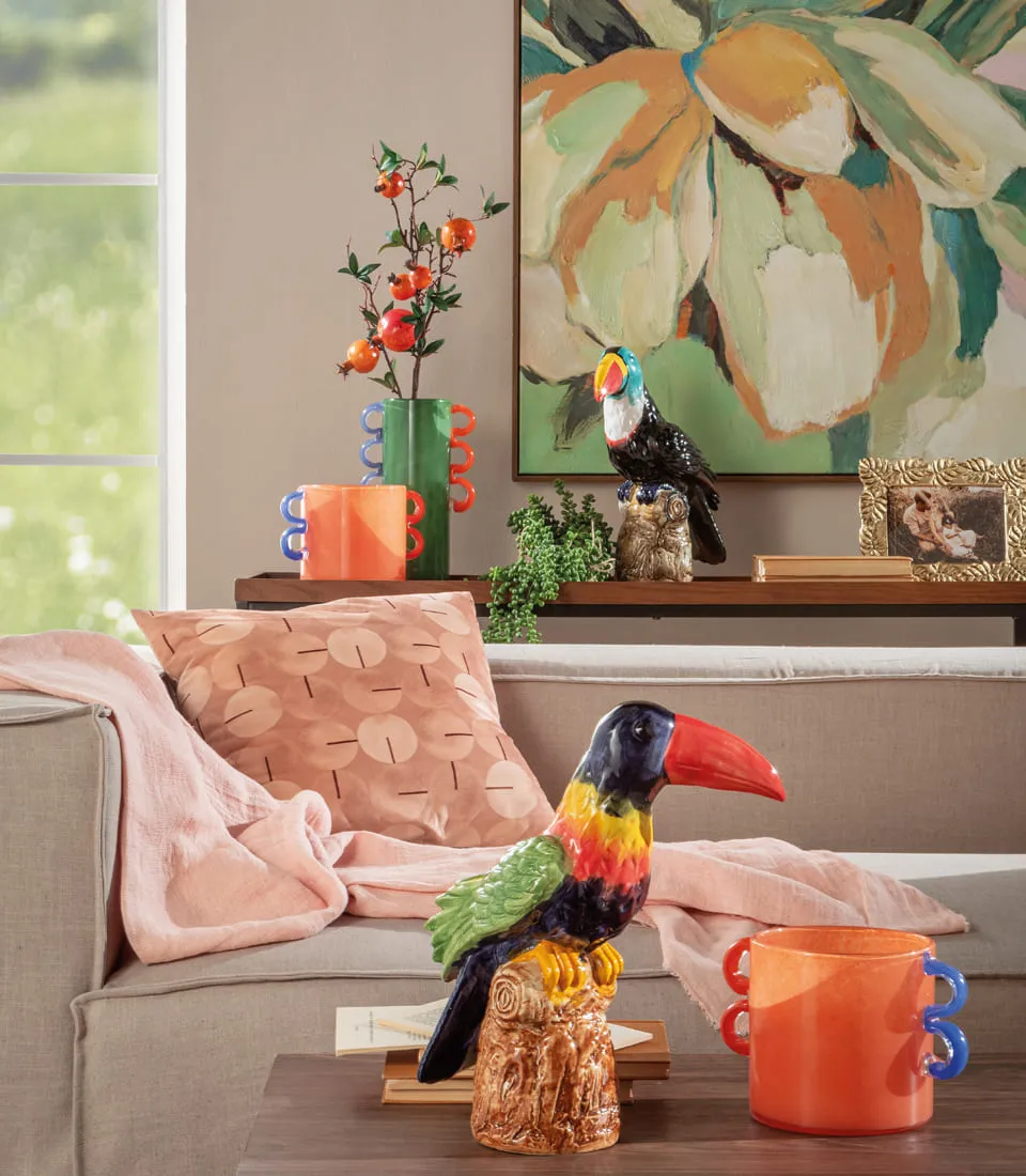 Decorative regal toucan
