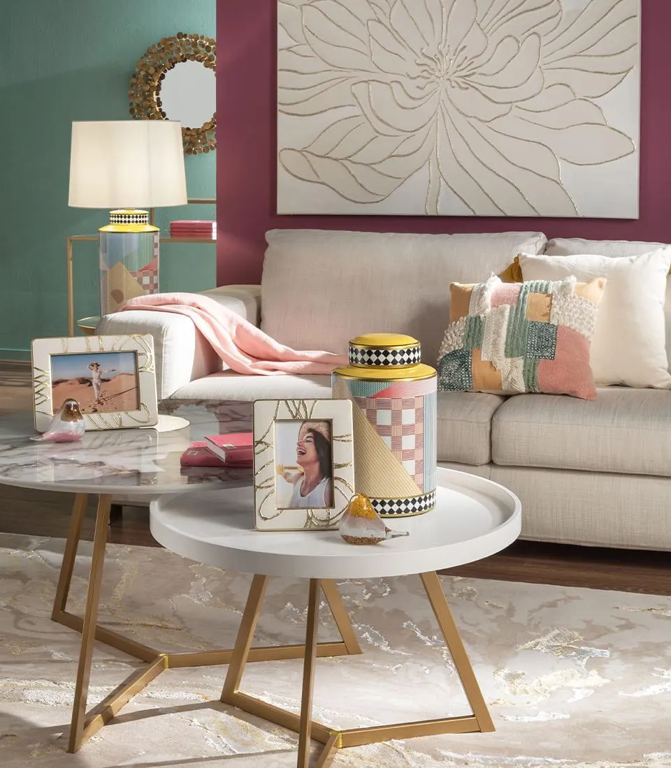 Carpet with embossed decoration