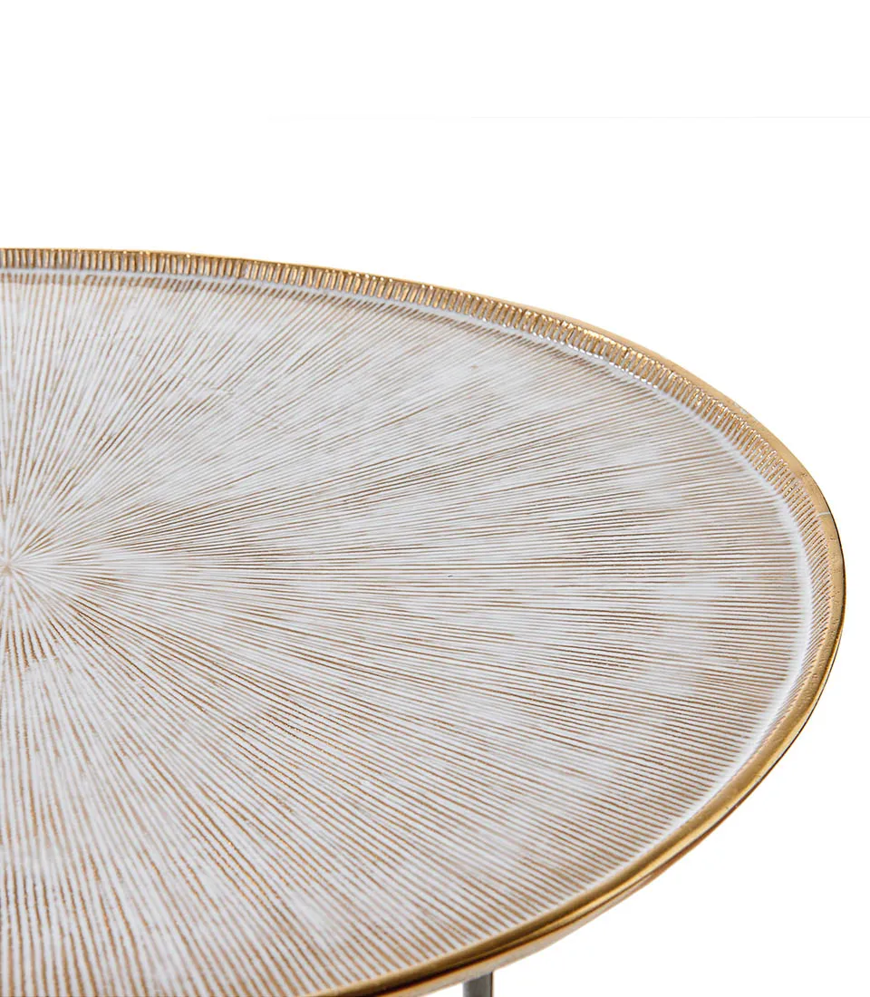 Medium table