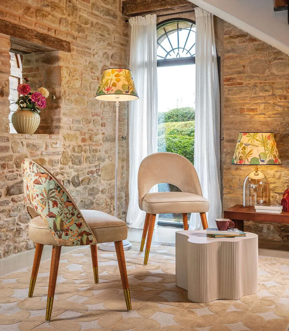 Poltroncina beige e verde salvia