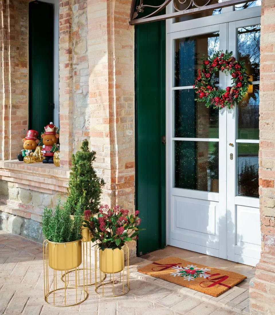 Decorative wreath with apples