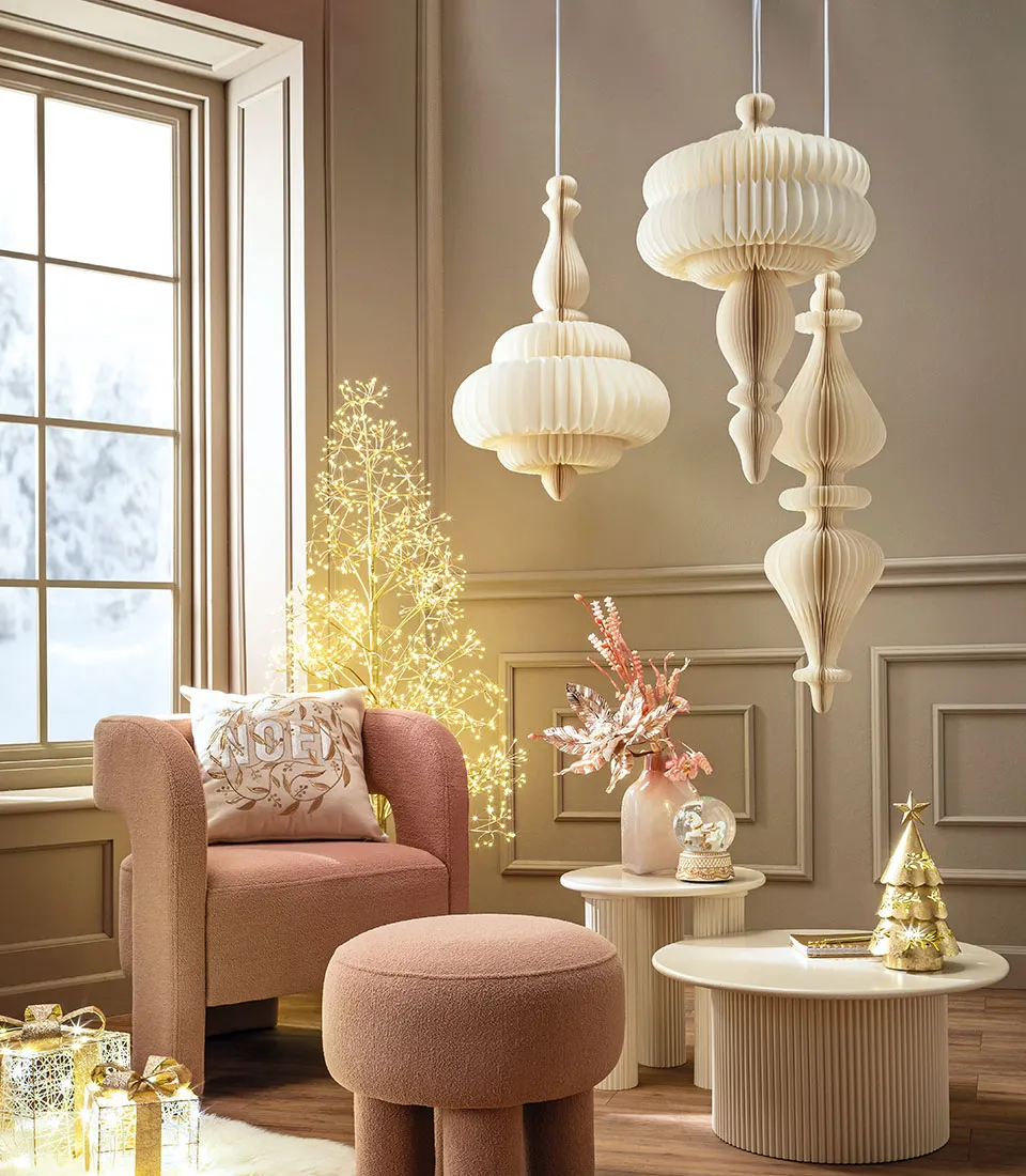 HANGING DECORATION 1