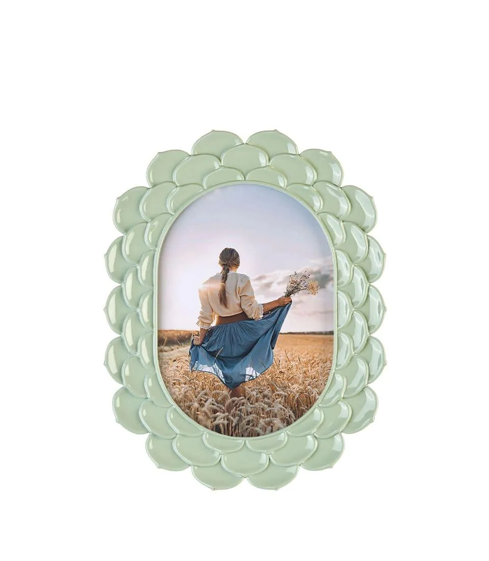 LARGE OVAL PHOTO FRAME