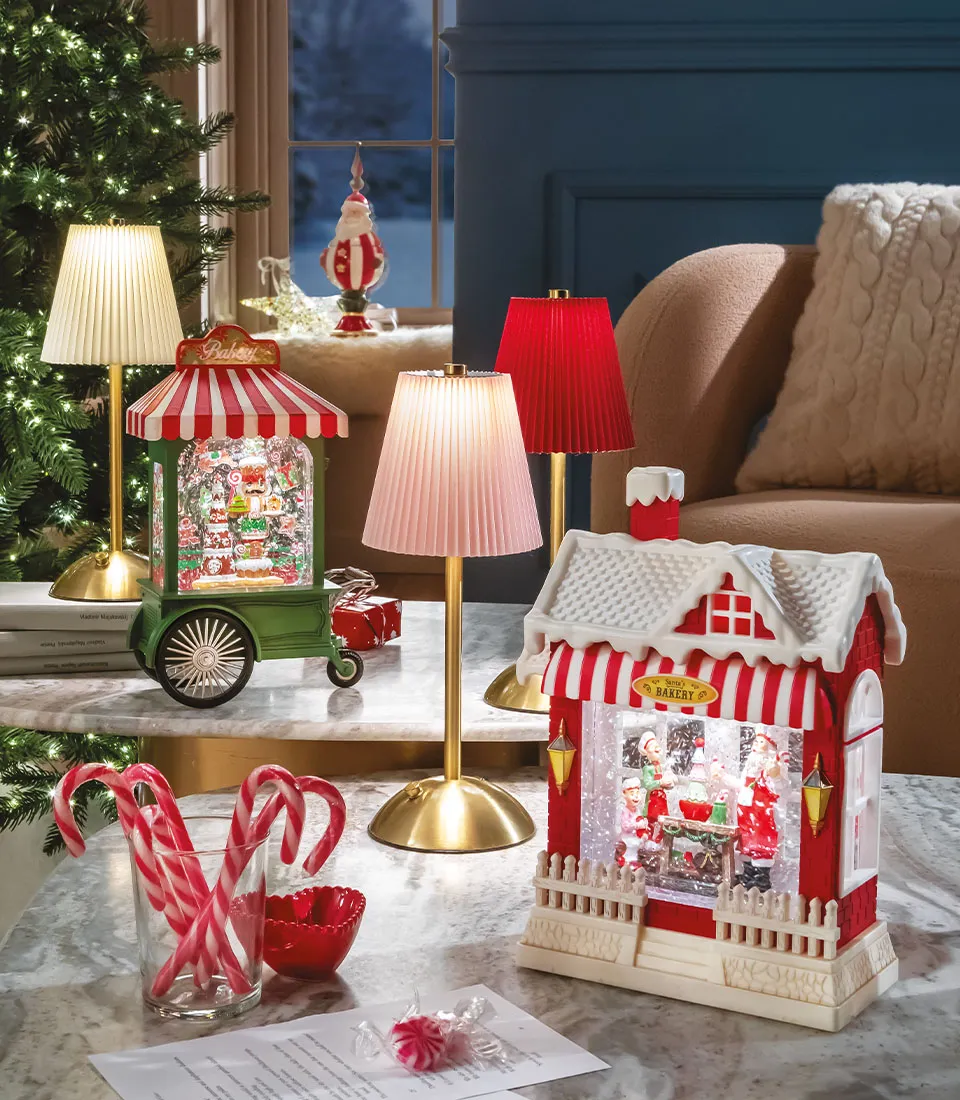 SNOWBALL RED AND WHITE BAKERY WITH MUSIC, LEDS, SNOW CONSTANT MOTION AND TIMER