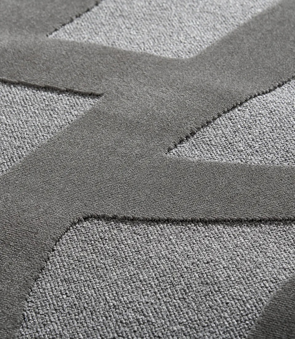 Carpet with embossed decoration