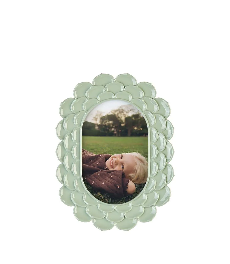 SMALL OVAL PHOTO FRAME