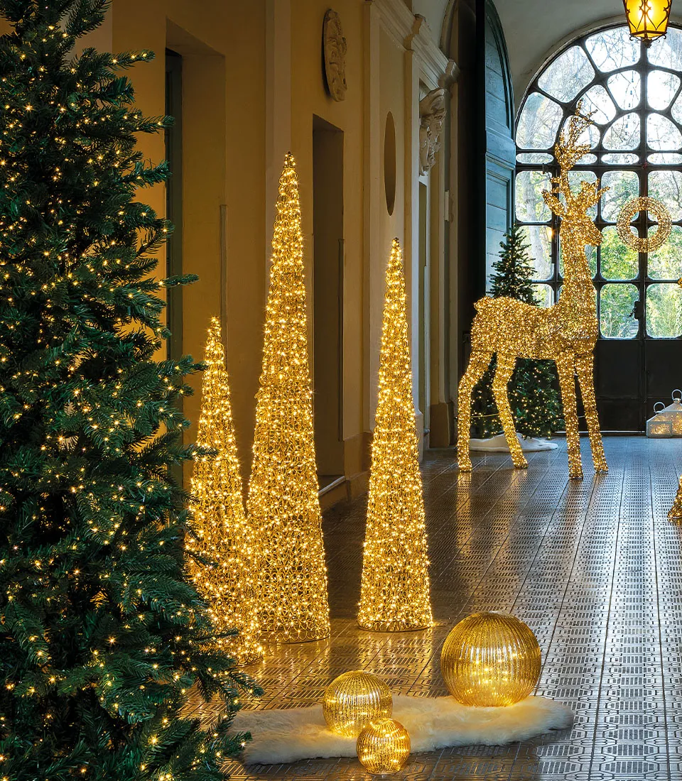 CONE TREE, 180H, WITH 1800 LEDS