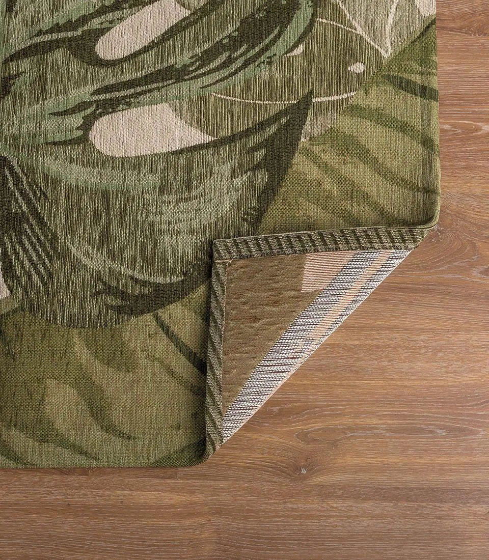 Carpet with embossed decoration