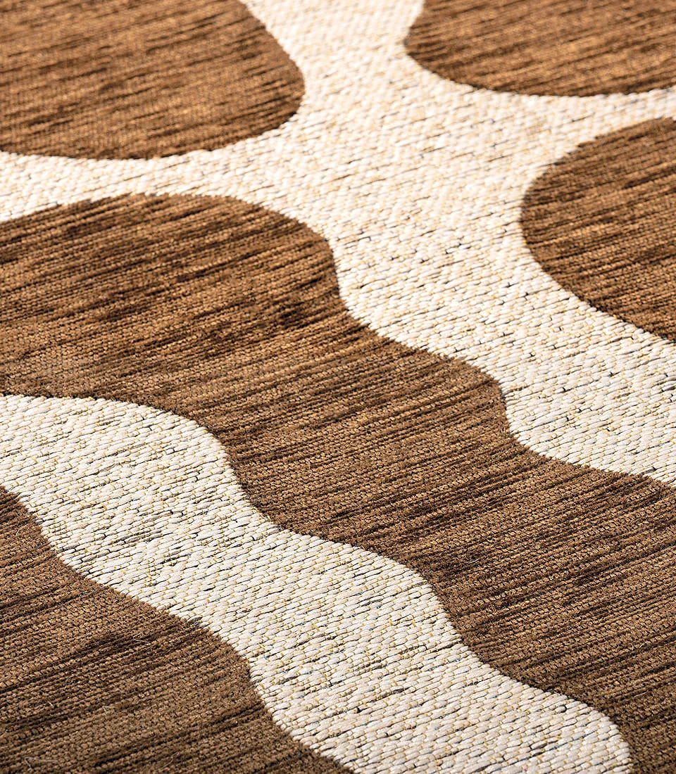 Carpet with embossed decoration