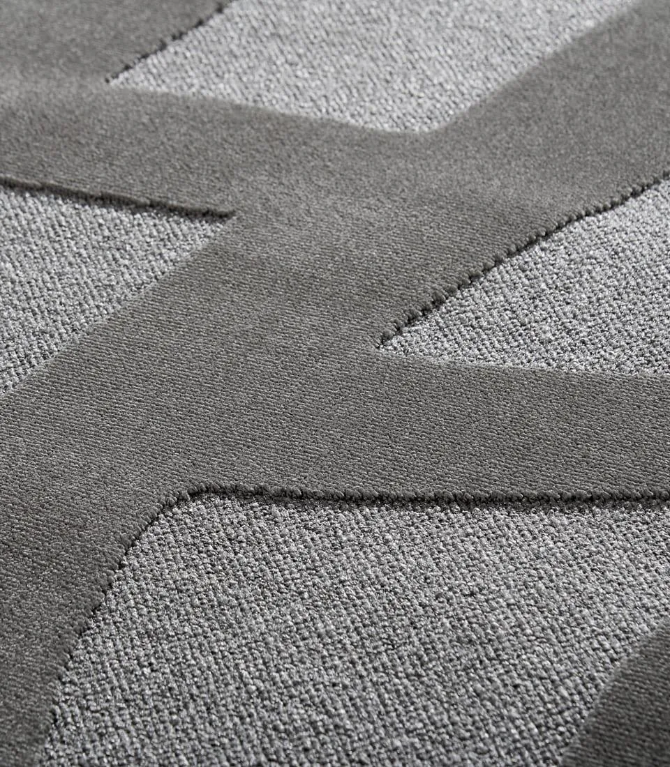 Carpet with embossed decoration