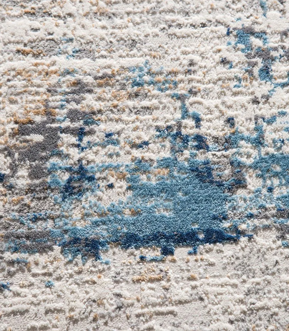 Carpet with embossed decoration